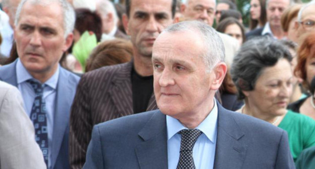 Alexander Ankvab (in front). May 2014. Photo: © Management of Information and Mass Communications of the President of the Abkhaz Republic, http://www.abkhaziagov.org/