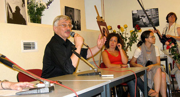 Oleg Orlov, head of the Human Rights Society "Memorial", at Natalia Estemirova's commemoration party. Hall of the "Memorial", July 17, 2009. Photo by "Caucasian Knot"