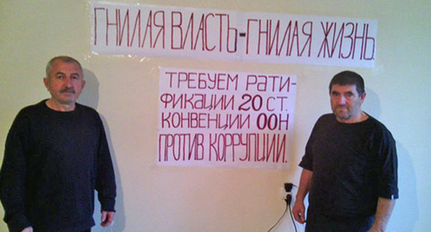 Maksud Gadzhiev and Kazikhan Kurbanov, hunger-strikers. Photo by Patimat Makhmudova for the ‘Caucasian Knot’.