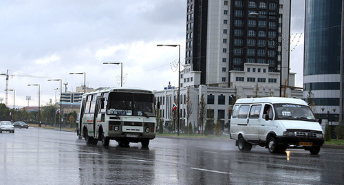 Traffic in the street of Grozny. Photo by Magomed Magomedov for the "Cuacasian Knot"