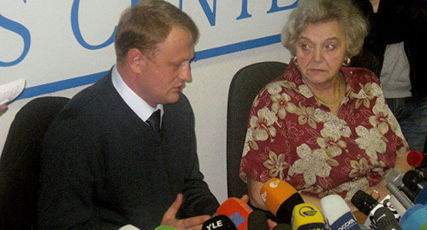Aleksey Dymovskiy meets with journalists. Press-conference in Moscow, Independent press centre, November 10, 2009. Photo by the "Caucasian Knot" Aleksey Dymovskiy meets with journalists. Press-conference in Moscow, Independent press centre, November 10, 2009. Photo by the "Caucasian Knot"