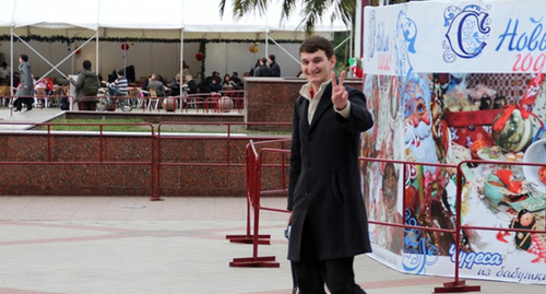 Alexander Valov on the square in front of Sochi Administration. Photo by Kim Bukharin, http://word-sochi.ru/archives/10554/img_3479