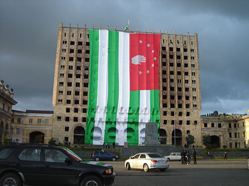 Sukhumi, the former building of Abkhazian Counsil of Ministers. Photo by the "Caucasian Knot" Sukhumi, the former building of Abkhazian Counsil of Ministers. Photo by the "Caucasian Knot"