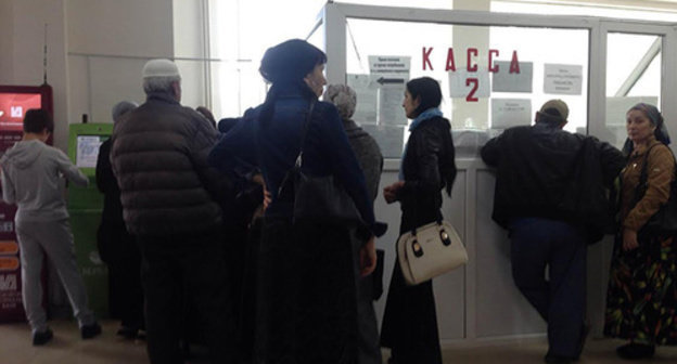 Utility services payment queue at the unified cash center in Grozny. Photo by Akhmed Aldebirov for the "Caucasian Knot"