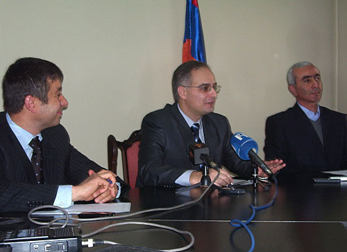 Photograph taken on the conference on the 28th of December, from left to right: Vladimir Karapetyan, Levon Zurabyan and David Matevosyan. Photo by the "Caucasian Knot"