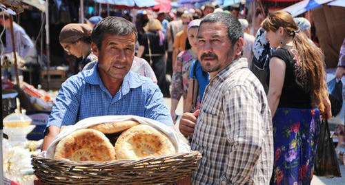Merchants at the "Berkat" marketplace. Photo by Magomed Magomedov for the ‘Caucasian Knot’. 