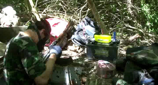 Law enforcer in a militants' camp. Photo: http://nac.gov.ru/files/5600.jpg