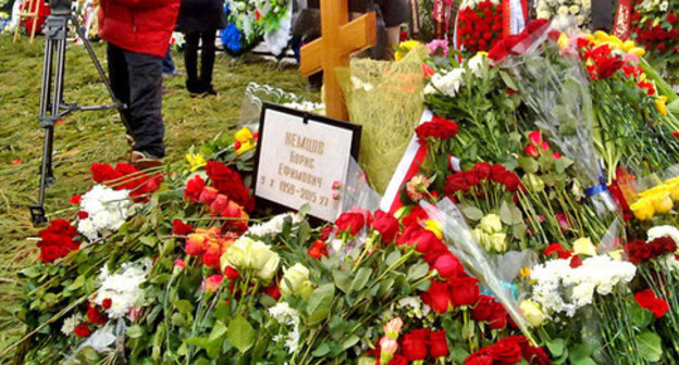 Flowers at the tomb of Boris Nemtsov. Moscow, March 3, 2015. Photo by Vyacheslav Feraposhkin for the ‘Caucasian Knot’. 