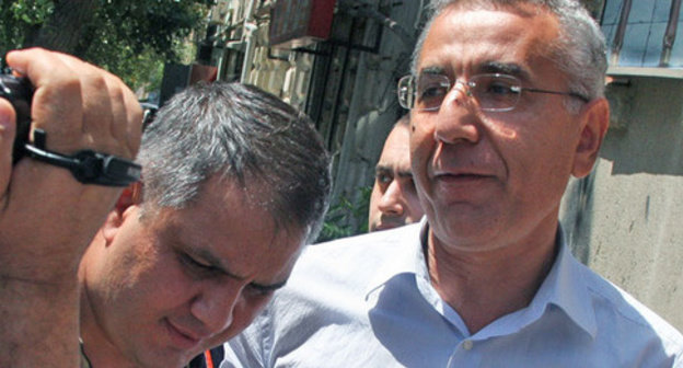 Intigam Aliev (to the right) during his detention. Baku, August 8, 2014. Photo by Aziz Karimov for the "Caucasian Knot"