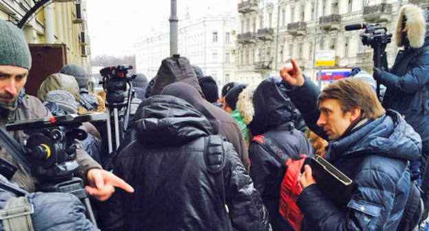 Media representatives at the entrance to the Basmanny Court of Moscow. March 8, 2015. Photo by the "Caucasian Knot" correspondent 