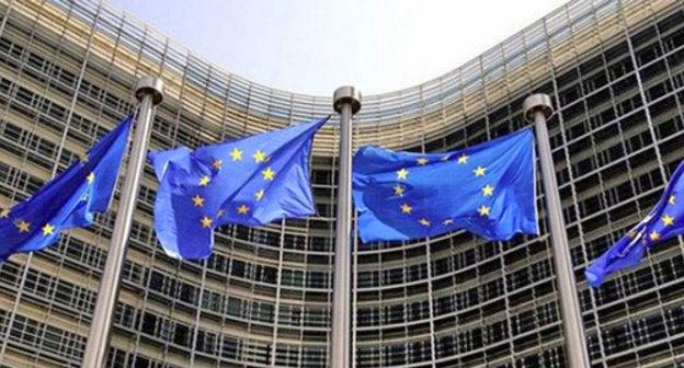 Flags of the EU. Photo:  http://i.haqqin.az/63616_src.jpg