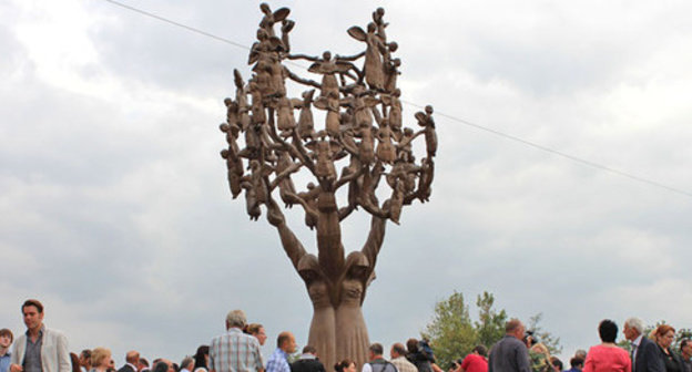 Tree of grief at the memorial park in the City of Angels, Beslan. Photo by Emma Marzoeva for the ‘Caucasian Knot’. 