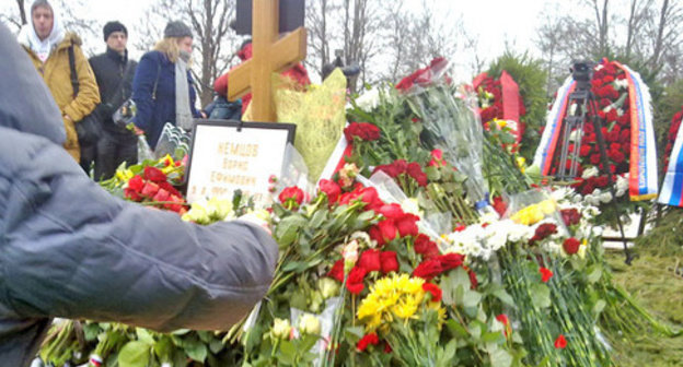 Flowers at the tomb of Boris Nemtsov. Moscow, March 3, 2015. Photo by Vyacheslav Feraposhkin for the ‘Caucasian Knot’.