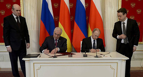 Vladimir Putin (right) and Leonid Tibilov (left) signing Russian-South-Ossetian alliance and integration treaty. Vladimir Putin (right) and Leonid Tibilov (left) signing Russian-South-Ossetian alliance and integration treaty.