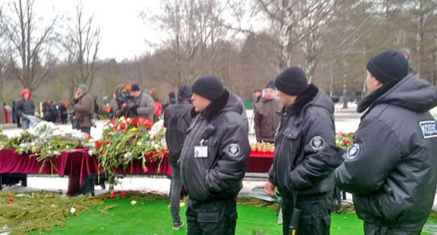 Cemetery security at the funeral of Boris Nemtsov. Moscow, March 3, 2015. Photo by Vyacheslav Feraposhkin for the ‘Caucasian Knot’. 