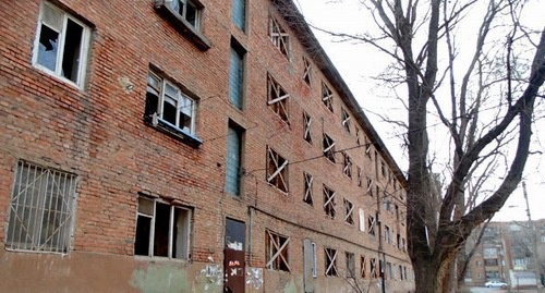 House in Porokhovaya street recognized as unfit for residence, Astrakhan, February 2014. Photo by Elena Grebenyuk for the ‘Caucasian Knot’. 