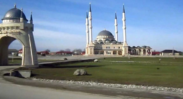 Mosque in the village of Djalka. Chechnya. Screenshot of a video by user antipovic http://www.youtube.com/watch?v=HfZ-aHdiIhU"