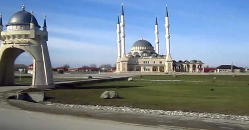 Mosque in the village of Djalka. Chechnya. Screenshot of a video by user antipovic http://www.youtube.com/watch?v=HfZ-aHdiIhU"