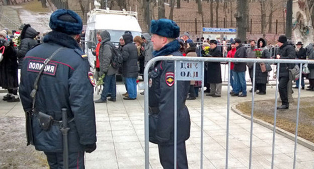Law enforcers at the funeral of Boris Nemtsov. Moscow, March 3, 2015. Photo by Vyacheslav Feraposhkin for the ‘Caucasian Knot’.