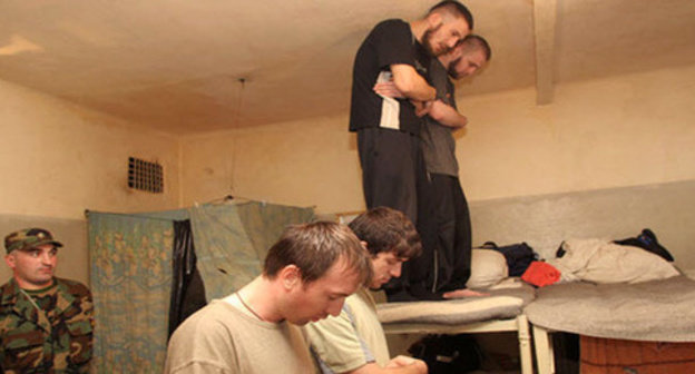 Prisoners. Photo provided by the Committee "Civil Assistance" and ECOURS CATHOLIQUE - CARITAS FRANCE supported by the European Commission