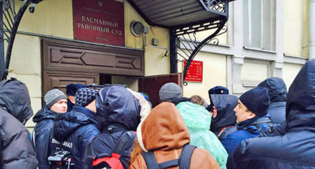 Journalists at the entrance to the Basmanny District Moscow Court, March 8, 2015. Photo by the ‘Caucasian Knot’ correspondent. 