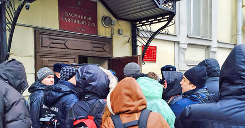 Journalists at the entrance to the Basmanny District Moscow Court, March 8, 2015. Photo by the ‘Caucasian Knot’ correspondent. 