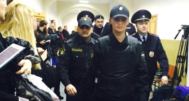 Law enforcers in the corridor of the Basmanny District Court of Moscow. April 6, 2015. Photo by the "Caucasian Knot"