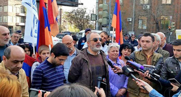 The protest action of the members of the "Founding Parliament". Yerevan, April 7, 2015. Photo: Founding Parliament https://vk.com/pre.parliament