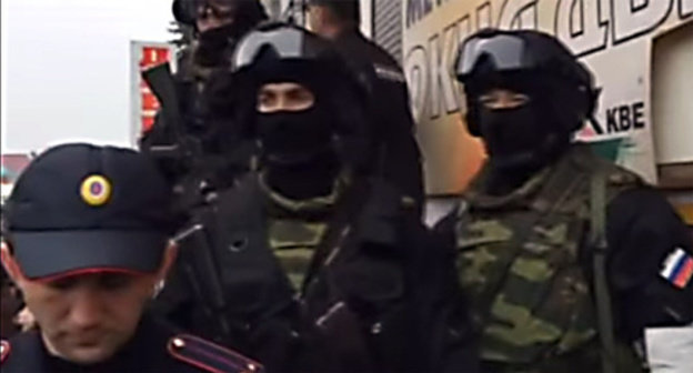 Power agents cordon off a shop in Baksan. Photo: screenshot of a video by the "Caucasian Knot"