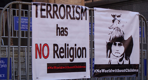 Posters in front of the Parliament. Photo by Inna Kukudzhanova for the "Caucasian Knot"