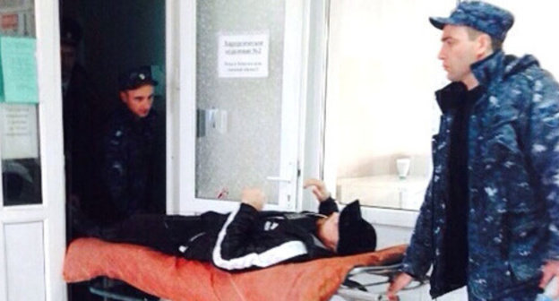 Power agents take Islam Kubanov to the trial centre from the hospital after operation. Photo: Galina Urusova
