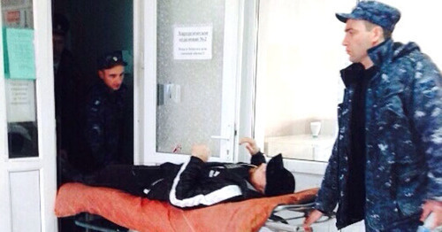 Power agents take Islam Kubanov to the trial centre from the hospital after operation. Photo: Galina Urusova