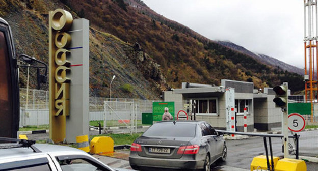Checkpoint at Georgia-Russia border. Photo by Akhmed Aldebirov for the ‘Caucasian Knot’. 