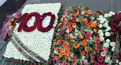 Flowers at the memorial dedicated to the victims of Armenian Genocide in the Ottoman Empire in 1915-1923. Photo by Tigran Petrosyan for the "Caucasian Knot"