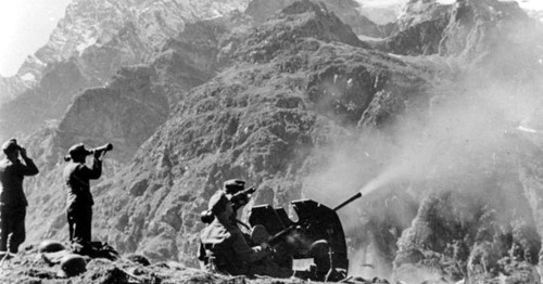 The German antiaircraft artillery fire, September 1942. North Caucasus. Photo: undesarchiv, Bild 146-1970-033-04 / CC-BY-SA https://ru.wikipedia.org