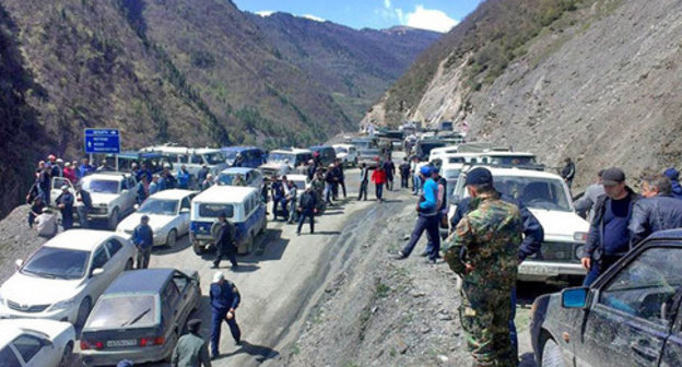 Funeral of murdered policeman held in Dagestani village of Tsebari. Photo: May 20, 2015. Photo: Makhach Magomedov