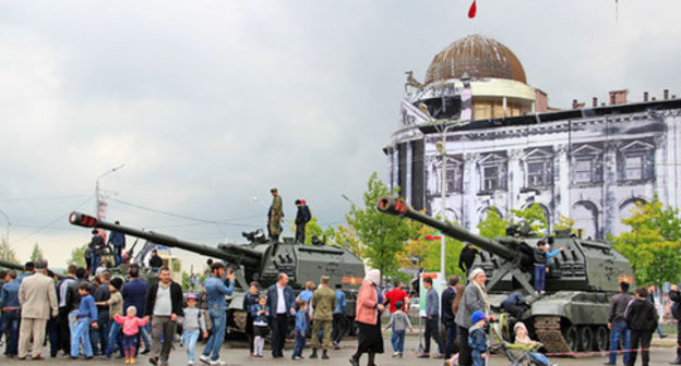 Military equipment in the centre of Grozny. May 9, 2015. Photo by Magomed Magomedov for the "Caucasian Knot"