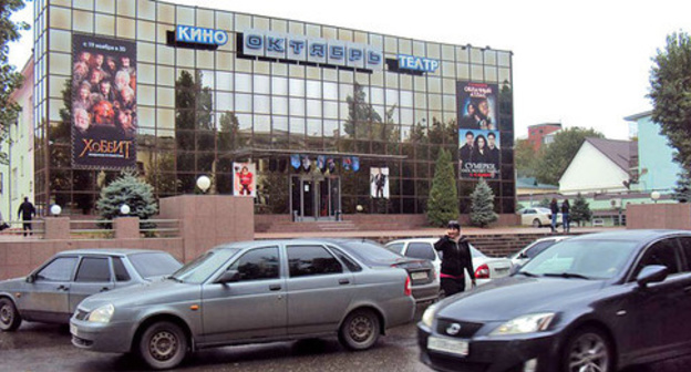 ‘October’ cinema hall in Makhachkala. Photo: AbuUbaida, http://ru.wikipedia.org