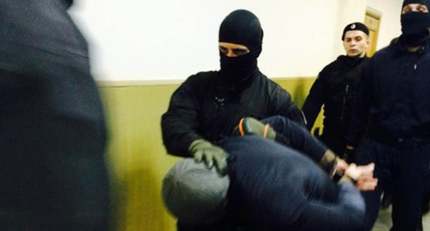 Anzor Gubashev is lead to the courtroom, March 2015. Photo by Yuliya Buslavskaya for the "Caucasian Knot"