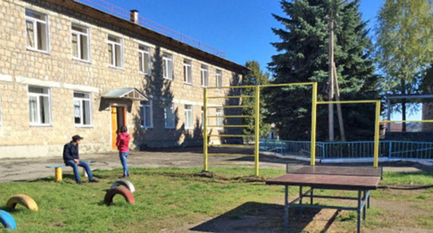 Boarding School No. 1, located in the village of Zayukovo. Photo http://zaykovointern.jimdo.com/%D1%84%D0%BE%D1%82%D0%BE%D0%B3%D0%B0%D0%BB%D0%B5%D1%80%D0%B5%D1%8F/