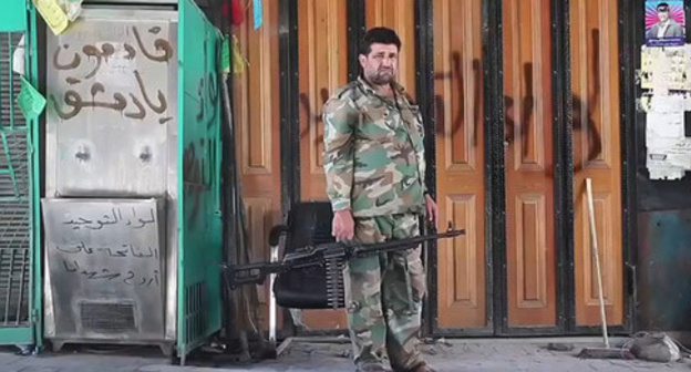 The soldier of the FSA (Free Syrian Army) in the street of Aleppo. Syria. Photo https://ru.wikipedia.org