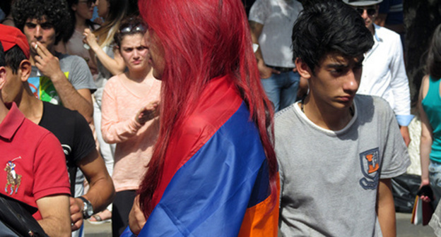 Girl with Armenian flag on her shoulders, protest action against hike in electricity prices, Yerevan, June 24, 2015. Photo by Tigran Petrosyan for the ‘Caucasian Knot’. 