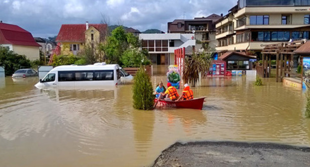 Flooded housed in the village of Mirny, Sochi, June 26, 2015. Photo by Anna Gritsevich for the ‘Caucasian Knot’. 