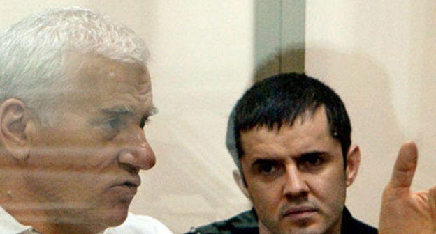 Said Amirov (left) and Yusup Djaparov during court session. Photo by Oleg Pchelov for the ‘Caucasian Knot’.