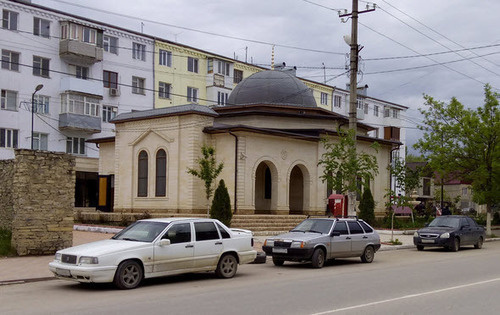 Salafi mosque in Buynaksk. Dagestan. Photo http://www.memo.ru/d/235062.html
