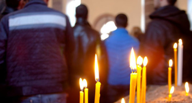 Candles in St.Nishan Church, Gyumri, January, 2015. Photo by Narek Tumasyan for the ‘Caucasian Knot’.   