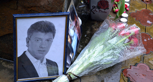 Flowers and a photo at the Memorial to victims of political repressions. Sochi, March 1, 2015. Photo by Svetlana Kravchenko for the "Caucasian Knot"