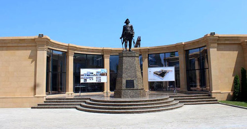 Peter the Great Statue in front of  the museum complex in Derbent. July 24, 2015. Photo by Patimat Makhmudova for the "Caucasian Knot"