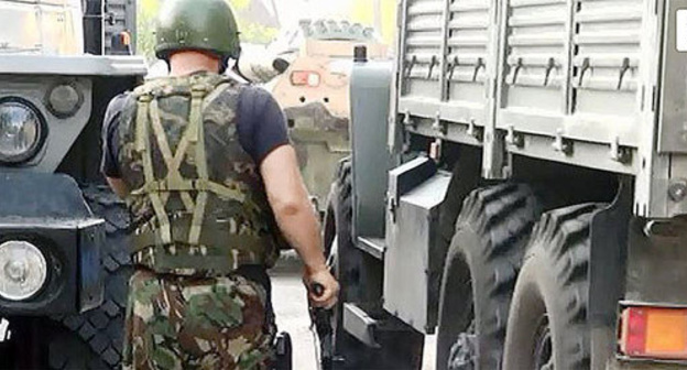 Law enforcer during special operation. Photo: http://nac.gov.ru/nakmessage/2015/06/27/v-ingushetii-neitralizovany-dvoe-uchastnikov-mezhdunarodnoi-terroristicheskoi-.html