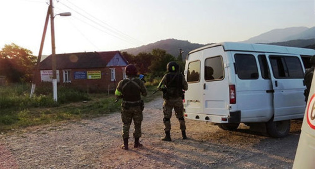 Law enforcers. Photo: http://nac.gov.ru/nakmessage/2015/08/04/v-ingushetii-neitralizovana-gruppa-iz-vosmi-boevikov-igil.html